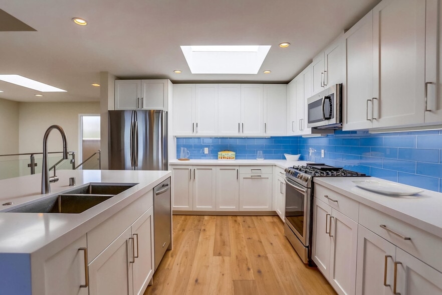 Building Photo - 450 S Sierra Ave