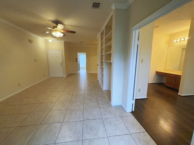 Building Photo - 6666 Harbor Town Dr