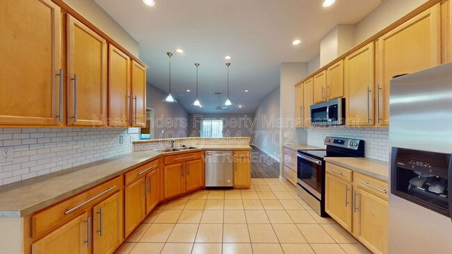 Building Photo - 2202 S Cranbrook Ave