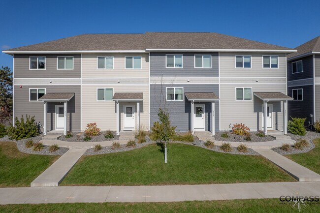 Building Photo - SPACIOUS AND MODERN TOWNHOME