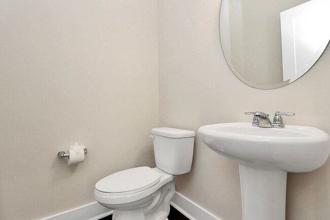 Building Photo - Stunning 3BD/3.5BA End Unit w/ City Views!