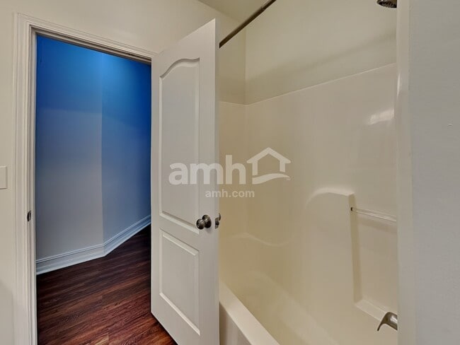 Building Photo - 201 Brackin Trace