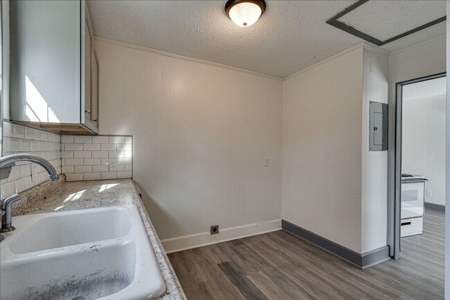 Building Photo - 2004 Wilson St