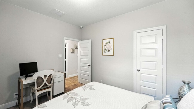 Building Photo - 1917 Shepherd Path