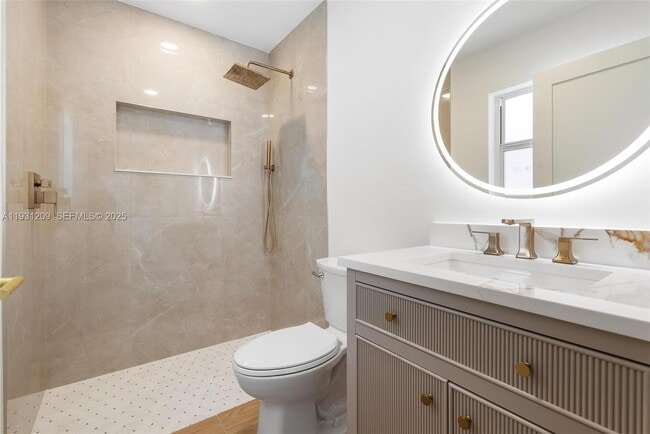 Building Photo - 102 SW 13th Ave