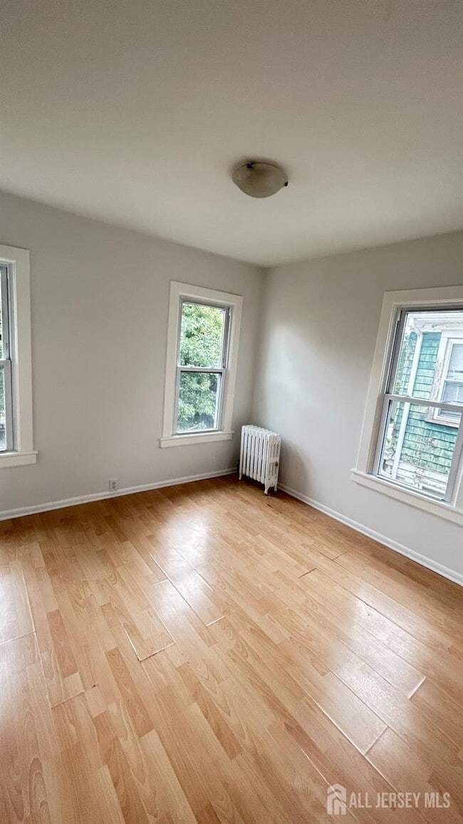 Building Photo - 440 Denison St