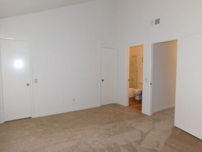 Building Photo - 4821 King Cir