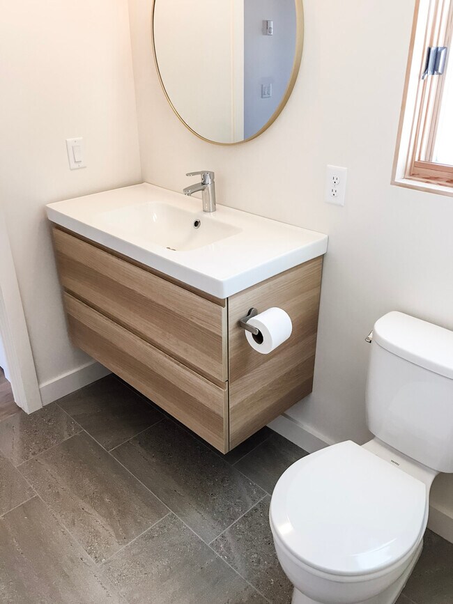 Building Photo - 926 Cleveland St.