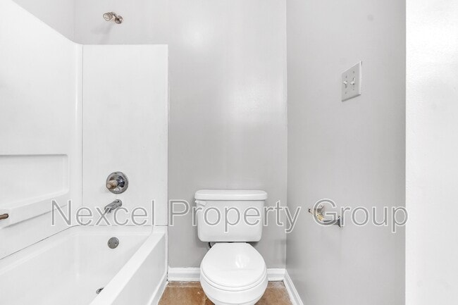 Building Photo - 2932 Churchwell Dr