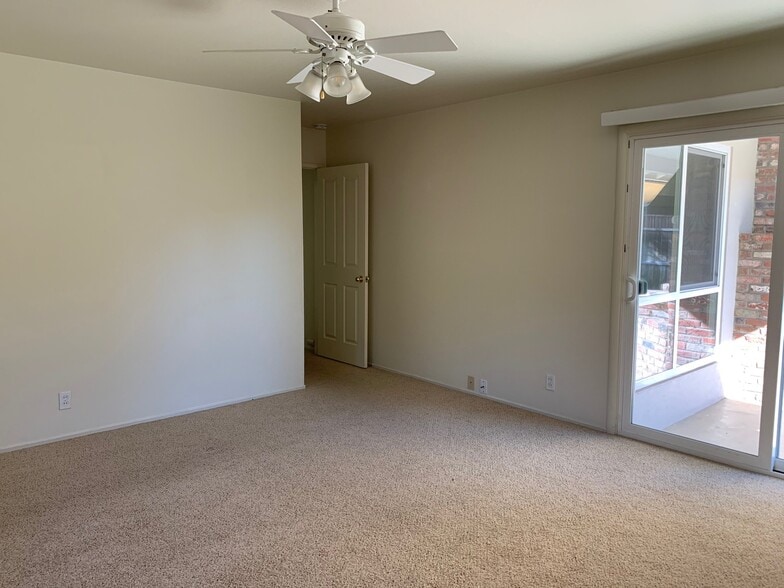Building Photo - 1383 Bobolink Cir