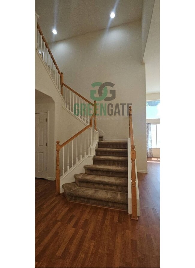 Building Photo - Beautiful 4 Bedroom, 3 Bathroom Home in Tr...