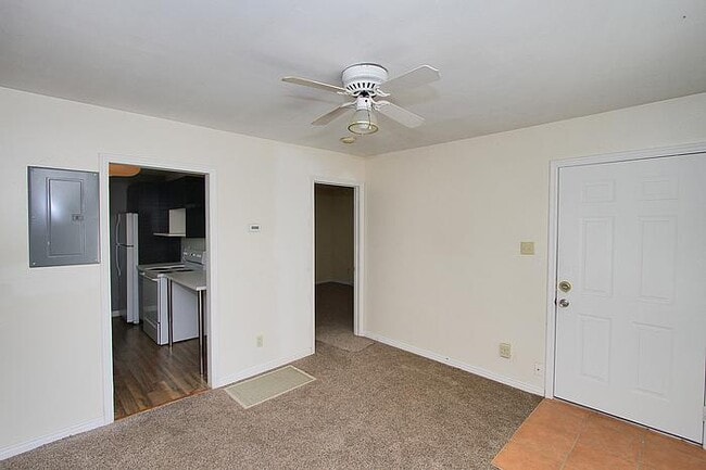 Building Photo - Peach Pointe - Green Street