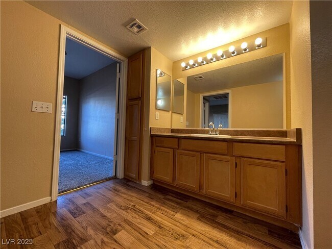 Building Photo - 45 Maleena Mesa St