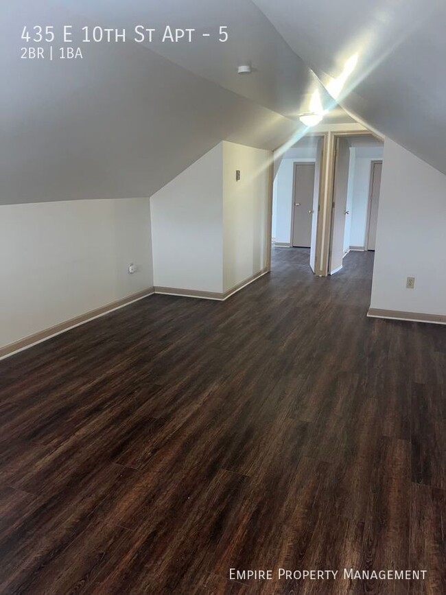 Building Photo - 2 bed, 1 bath Northampton (2nd & 3rd Floor...