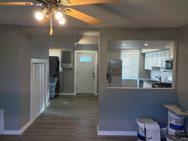 Building Photo - Newly Renovated 2 Story Townhouse in Garde...