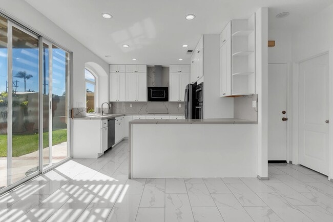 Building Photo - 5764 Kylie Ave