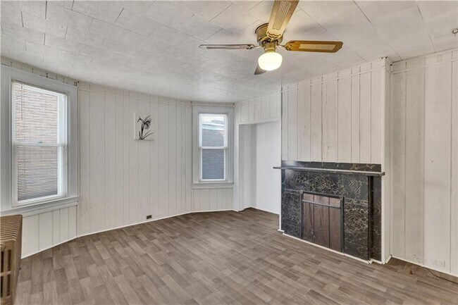 Building Photo - 1920 Middle St