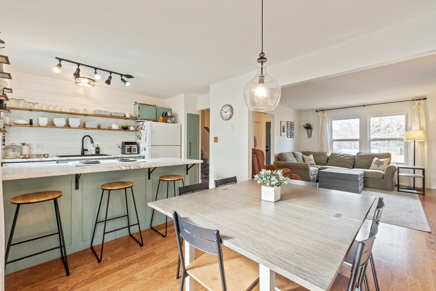 Dining area with easy access to the kitchen - 3418 Stratton Dr