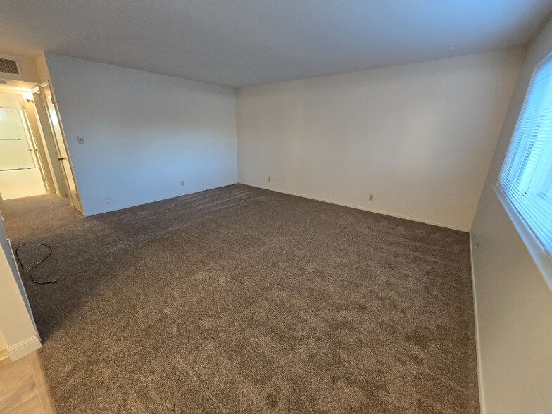 Building Photo - 1751 Ross Cir