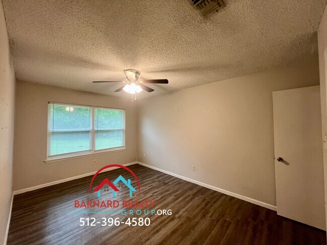 Building Photo - 106 Whitetail Dr