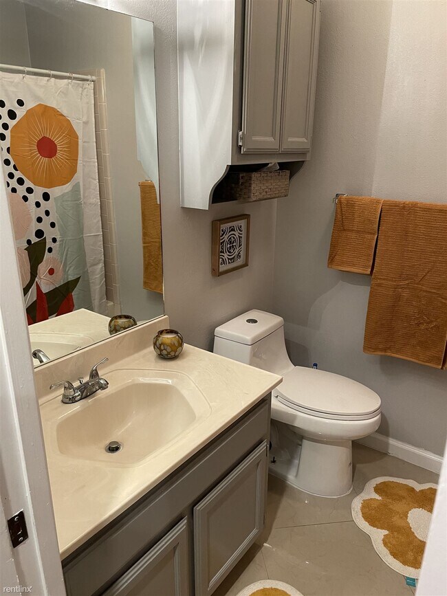 Building Photo - 2 br, 2 bath Duplex - 6251 Camelot Drive