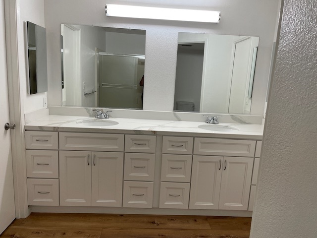 Master bath withs dual vanity - 1500 Market St