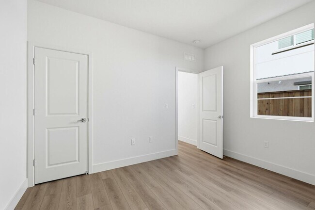 Building Photo - 5728 Placer Dr