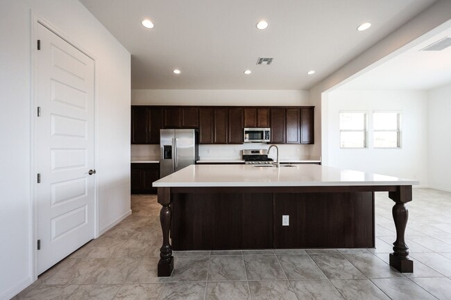 Building Photo - 3 Bedroom + Den and Loft in Aloravita Community