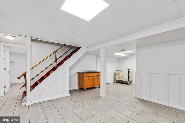 Building Photo - 6233 Woodcrest Ave