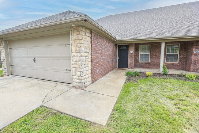 Building Photo - 3509 SW Deerfield Blvd