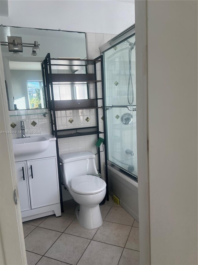 Building Photo - 225 SE 16th Ave