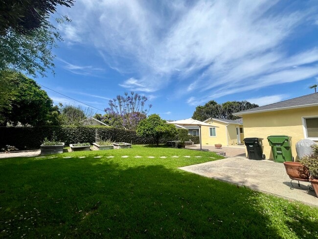 Building Photo - VISTA DEL ORO  3 BEDROOM HOUSE