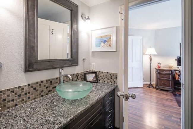 Building Photo - 8856 Rainbow Ridge Dr