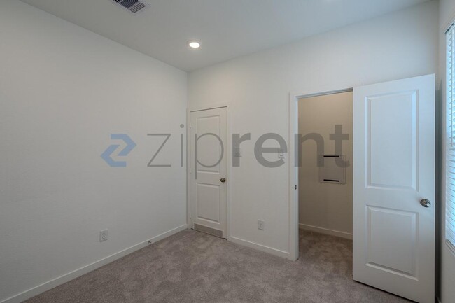 Building Photo - Unit