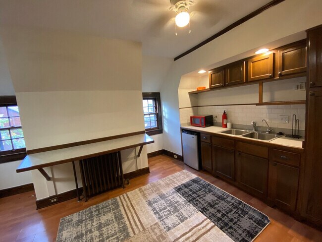 Building Photo - 3085 Fairmount Blvd