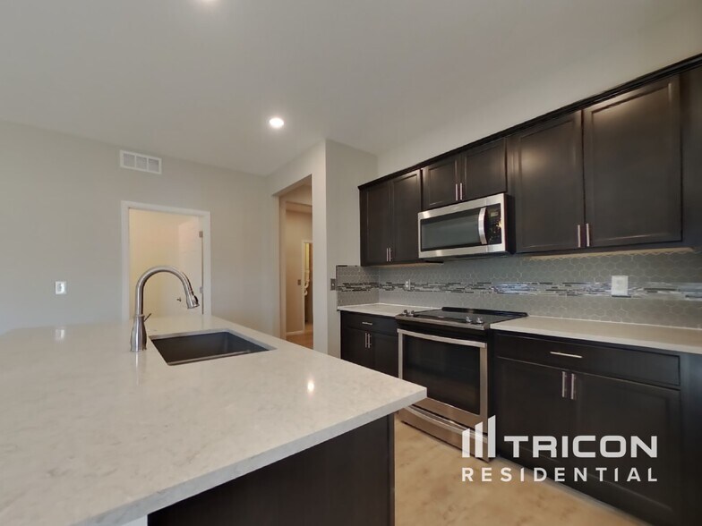 Building Photo - 7405 Fraser Cir