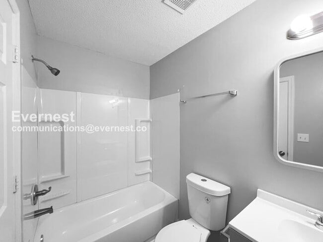 Building Photo - 5641 Kaitlyn Dr W