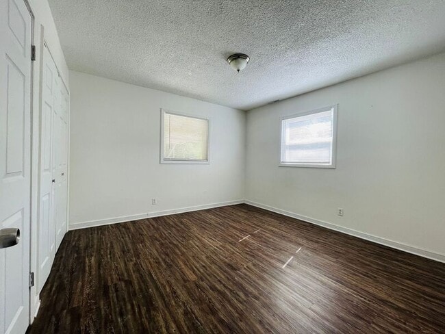 Building Photo - 802 W Main St