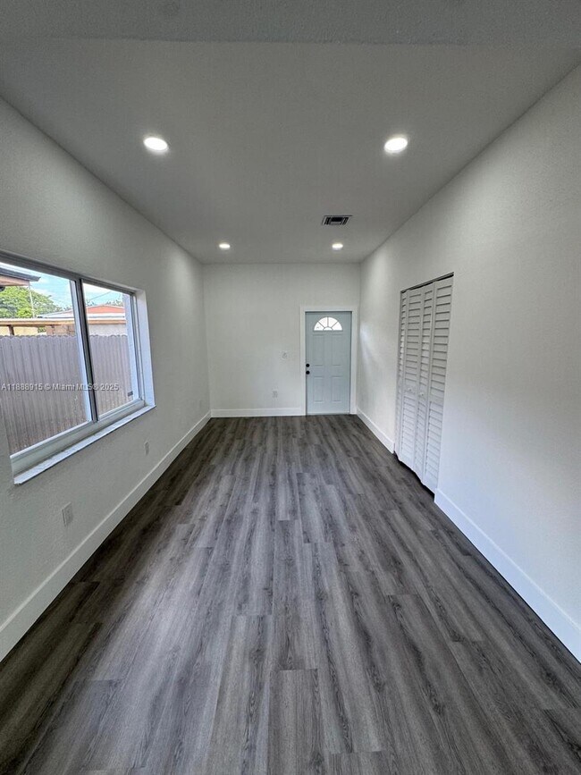 Building Photo - 3039 NW 51st Terrace