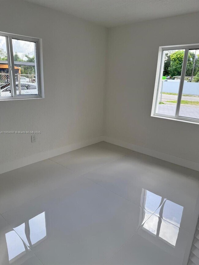 Building Photo - 12550 NW 23rd Ave