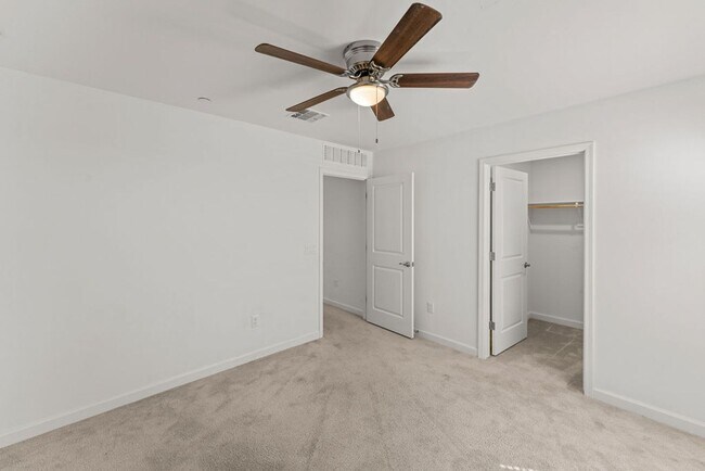 Building Photo - 4 Bedroom 2.5 Bathroom