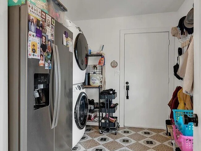 Building Photo - 1304 Lawrence Ave