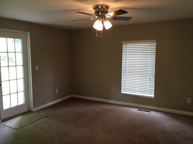 Building Photo - For Rent