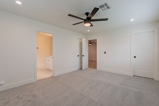 Building Photo - Stunning Clean Updated Home in Tempe!