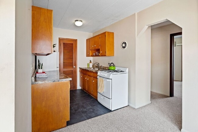 Building Photo - Charming 1 bedroom Condo Available Now!