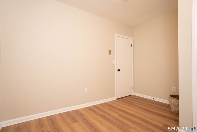 Building Photo - 31 Hall Ave