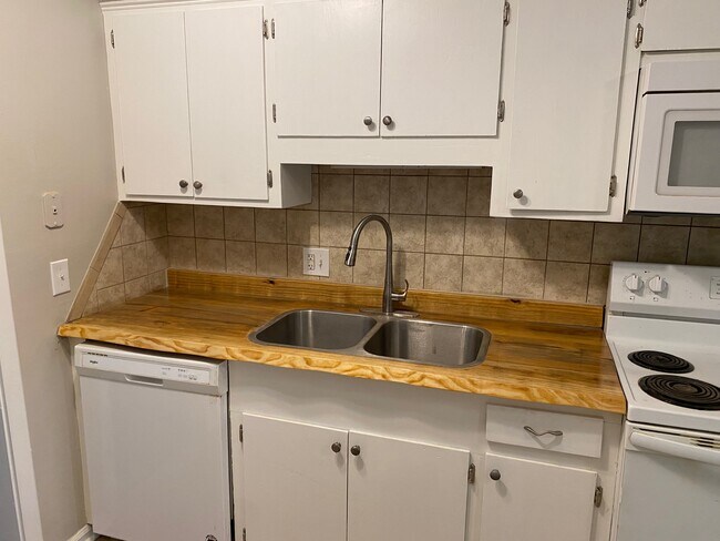 Building Photo - 4036 Maritimes Ct