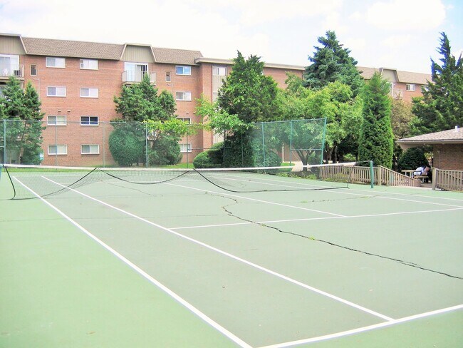 Building Photo - 2300 Beau Monde Terrace