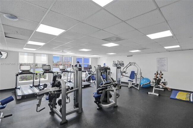 Building Photo - 19101 NE 36th Pl