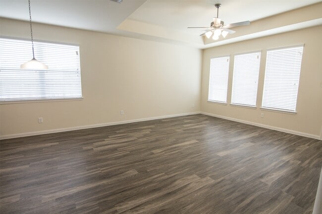 Building Photo - 3783 Lake Bend Shore Dr